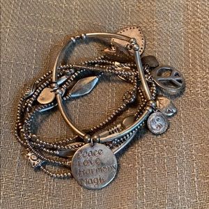 Good Charma Peace Bracelet Set